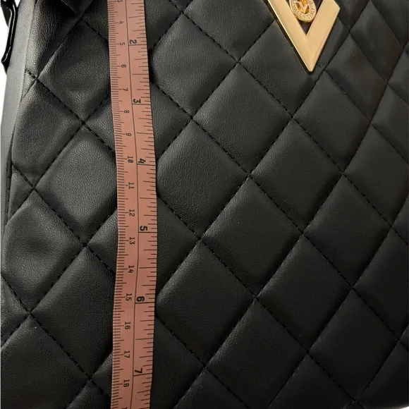 Elegant Black Quilted Women's Bag - Picture 8 of 10